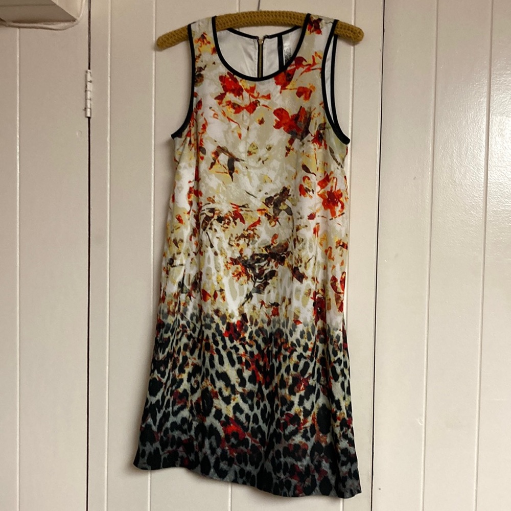 Beautiful dress with vibrant colors!